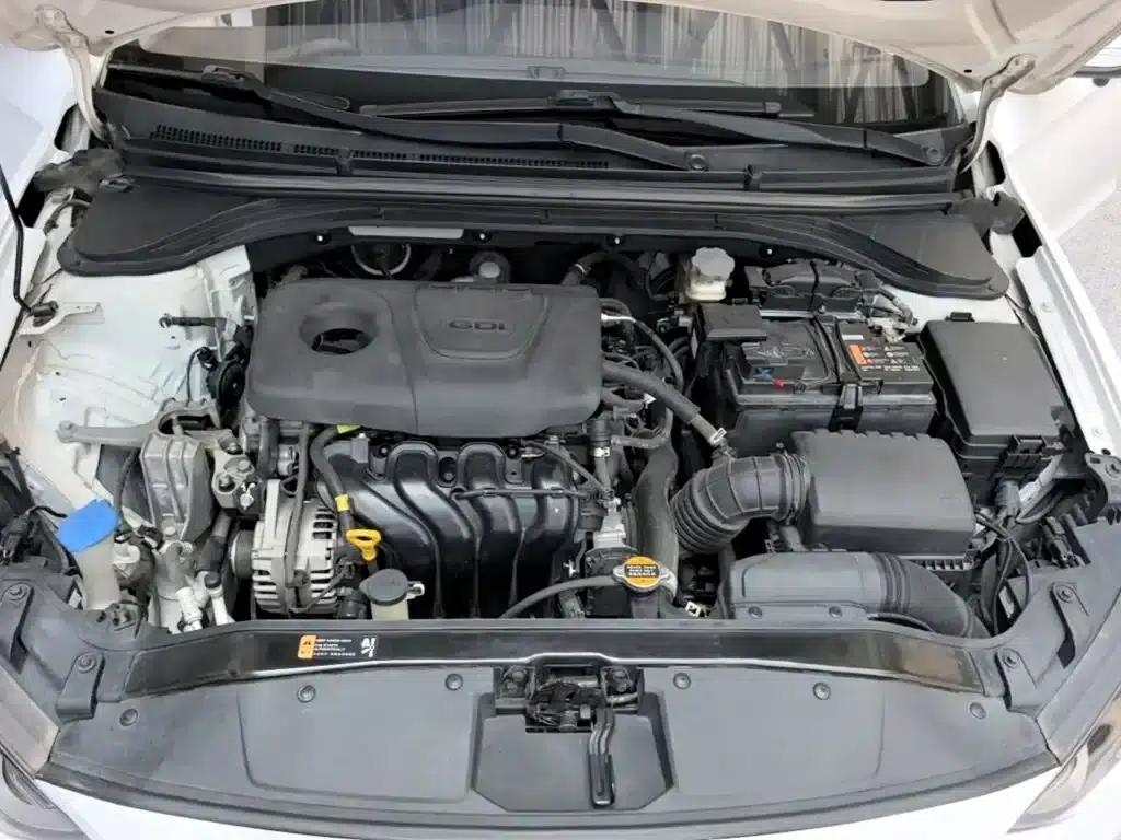 Hyundai Elantra 2016 1.6L Automatic Smart Elite Edition — миниатюра 20