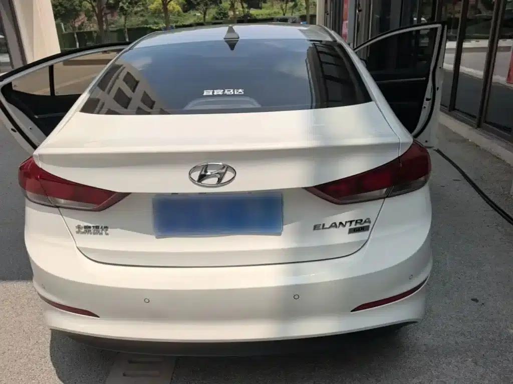 Hyundai Elantra 2016 1.6L Automatic Smart Elite Edition — миниатюра 6