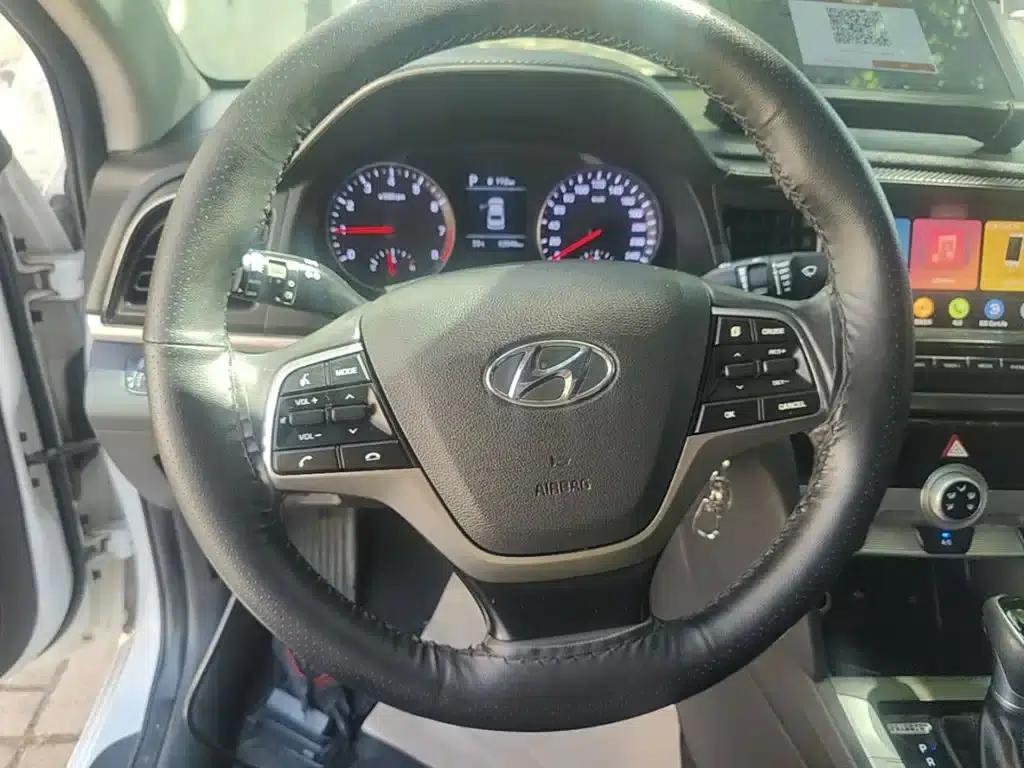 Hyundai Elantra 2020 1.5L CVT Smart Elite Edition — миниатюра 11