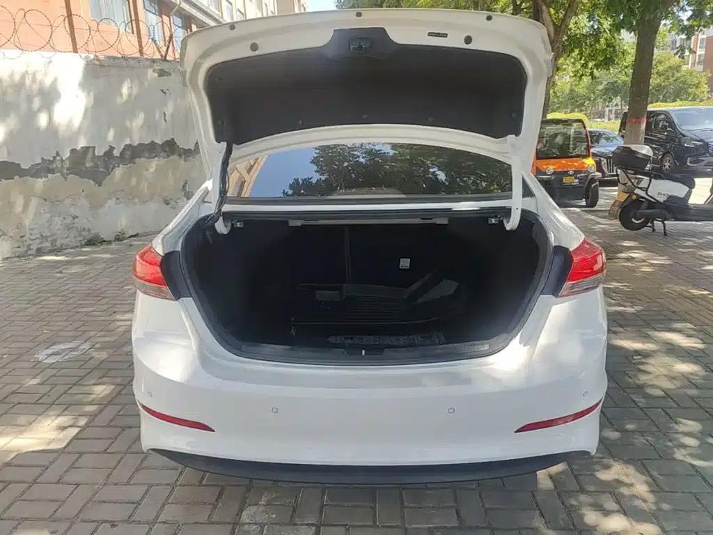 Hyundai Elantra 2020 1.5L CVT Smart Elite Edition — миниатюра 19