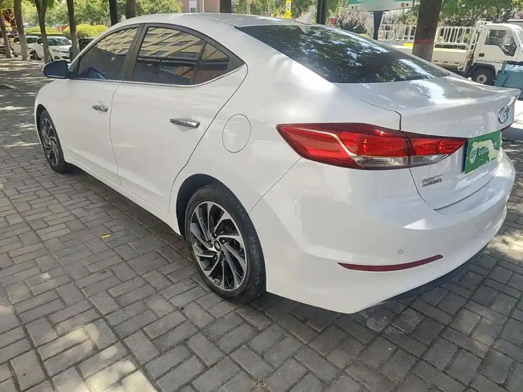 Hyundai Elantra 2020 1.5L CVT Smart Elite Edition — миниатюра 5