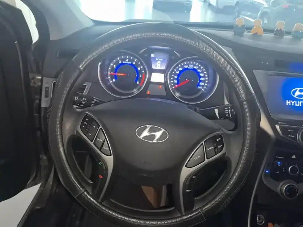 Hyundai Elantra 2016 1.6L Automatic Premium Edition — миниатюра 11