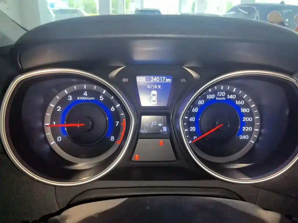 Hyundai Elantra 2016 1.6L Automatic Premium Edition — миниатюра 12