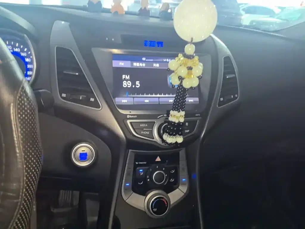 Hyundai Elantra 2016 1.6L Automatic Premium Edition — миниатюра 13