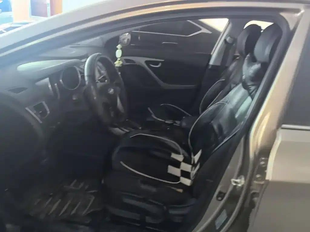 Hyundai Elantra 2016 1.6L Automatic Premium Edition — миниатюра 15