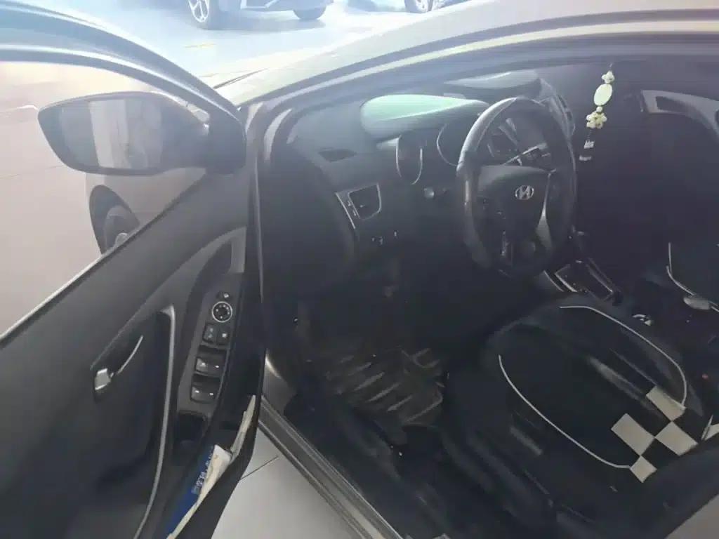 Hyundai Elantra 2016 1.6L Automatic Premium Edition — миниатюра 16