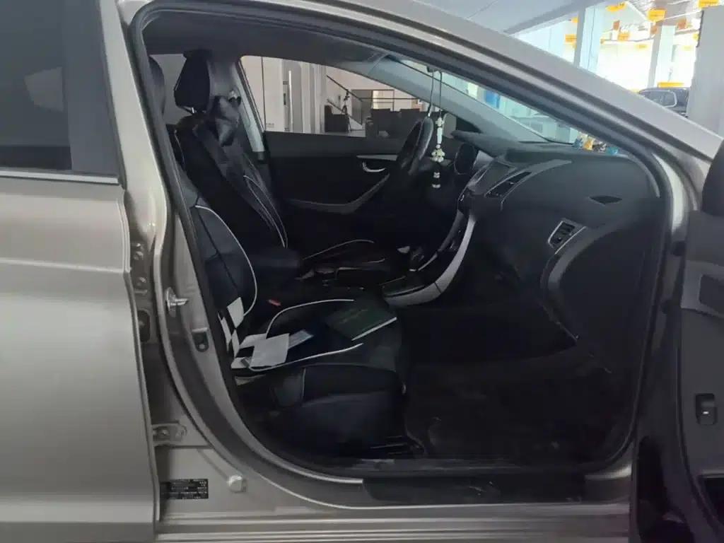 Hyundai Elantra 2016 1.6L Automatic Premium Edition — миниатюра 25