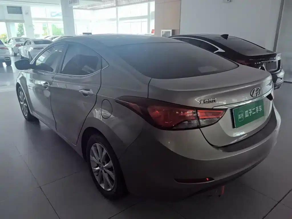 Hyundai Elantra 2016 1.6L Automatic Premium Edition — миниатюра 5