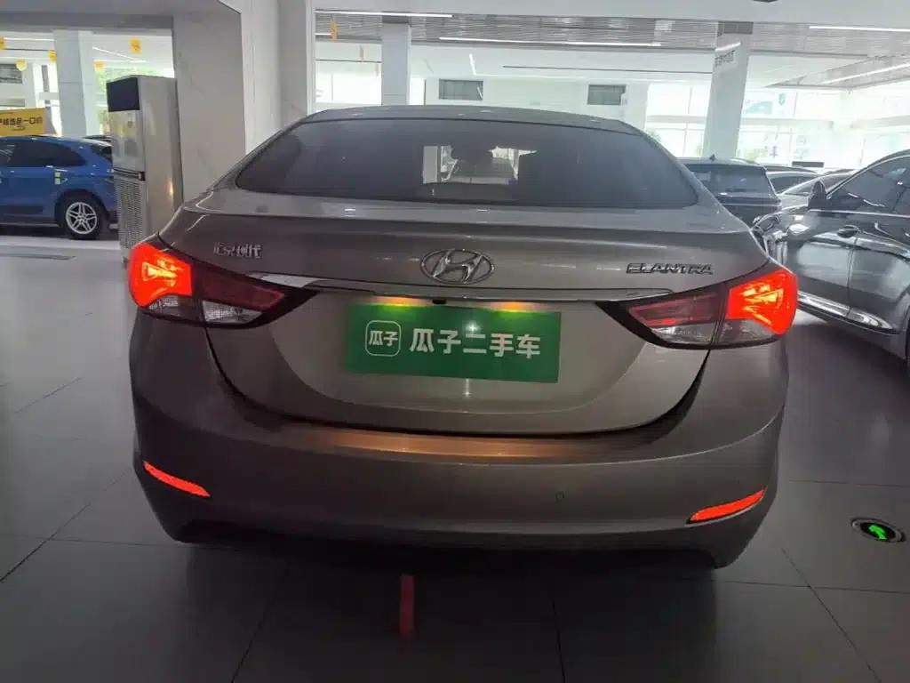 Hyundai Elantra 2016 1.6L Automatic Premium Edition — миниатюра 6