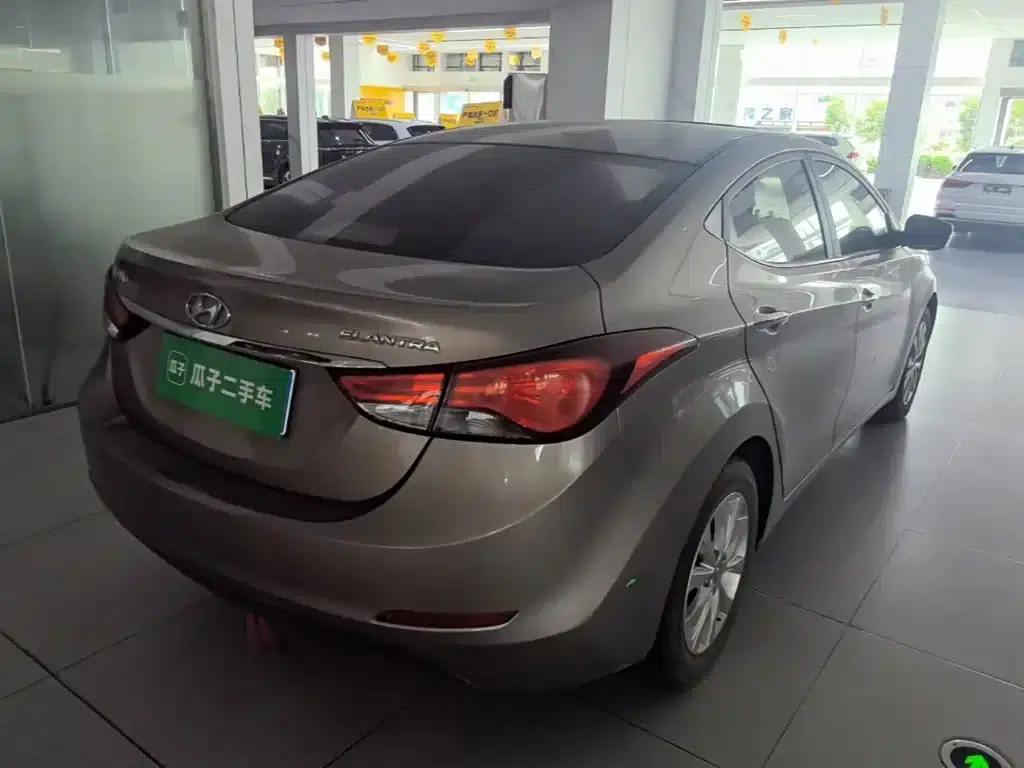 Hyundai Elantra 2016 1.6L Automatic Premium Edition — миниатюра 7