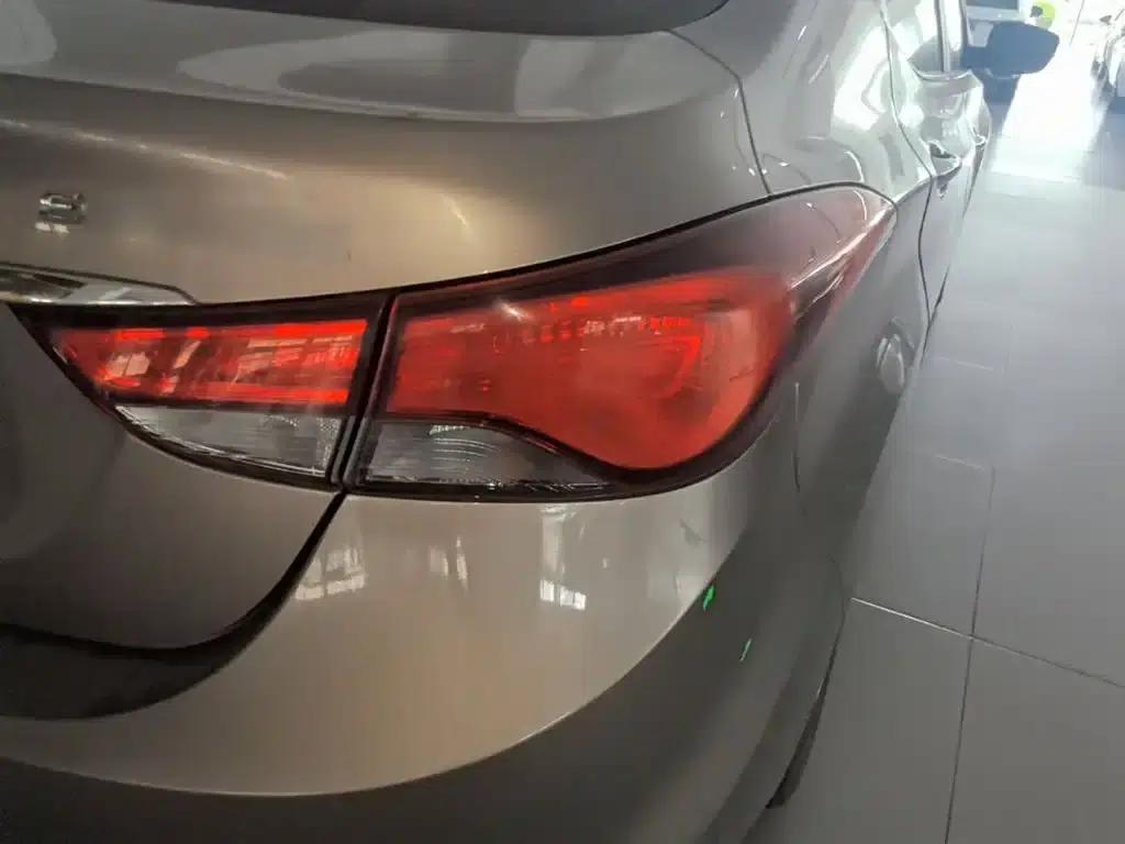Hyundai Elantra 2016 1.6L Automatic Premium Edition — миниатюра 8