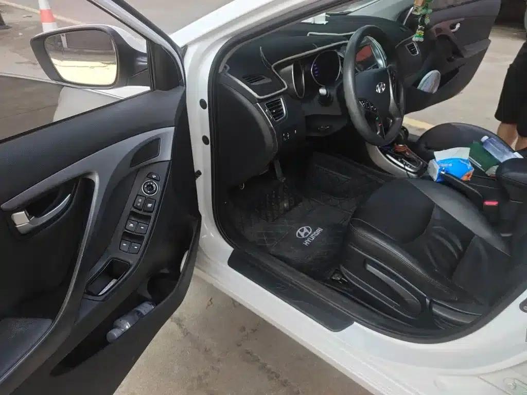 Hyundai Elantra 2016 1.6L Automatic Premium Edition — миниатюра 13