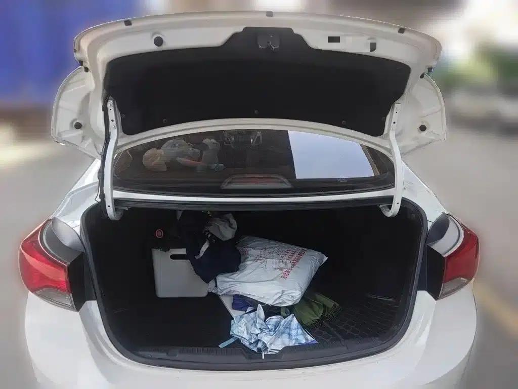 Hyundai Elantra 2016 1.6L Automatic Premium Edition — миниатюра 16