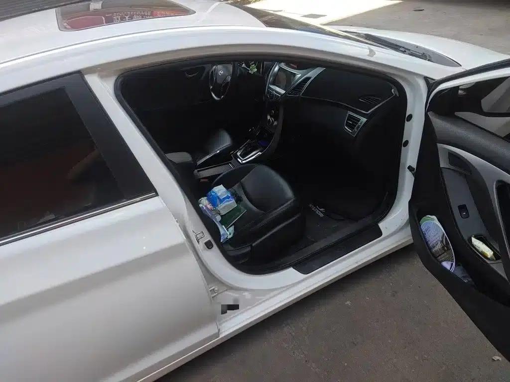 Hyundai Elantra 2016 1.6L Automatic Premium Edition — миниатюра 22