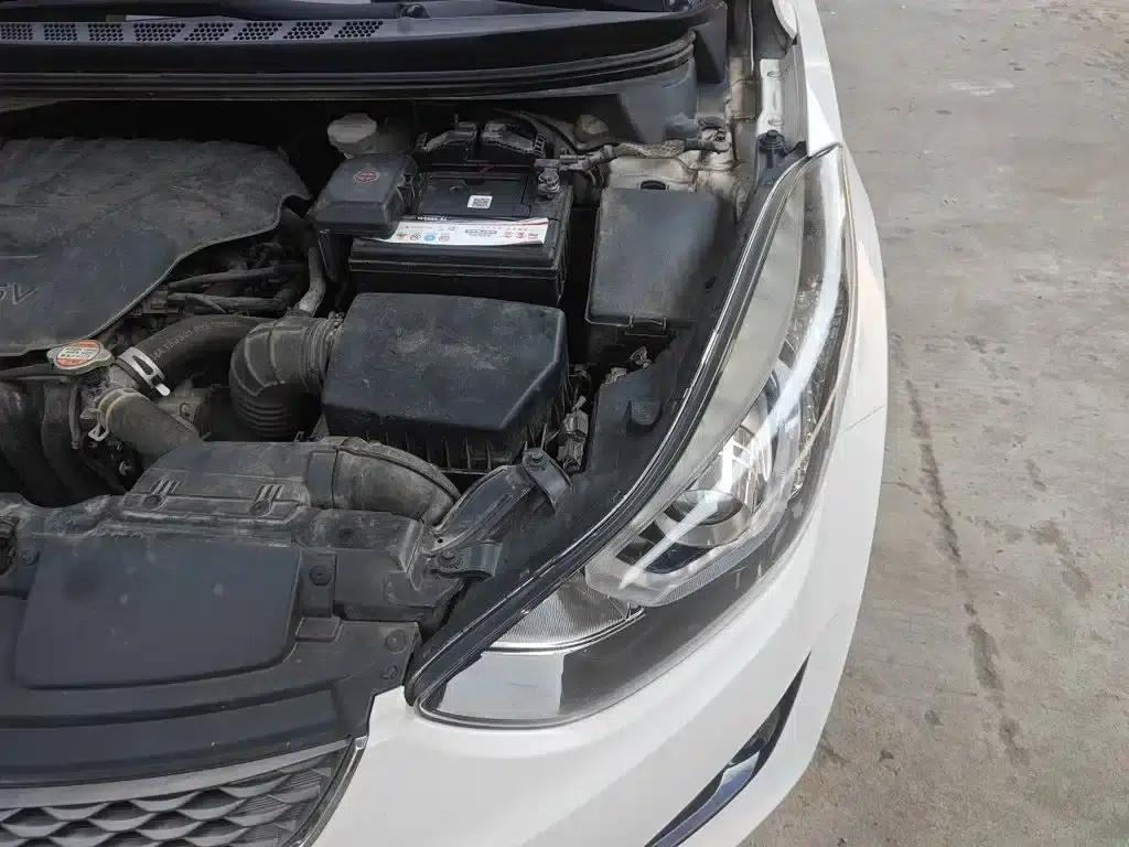 Hyundai Elantra 2016 1.6L Automatic Premium Edition — миниатюра 24