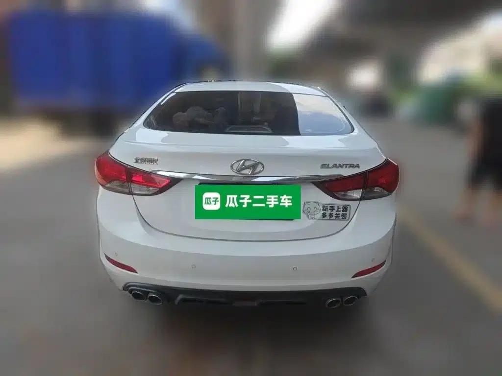 Hyundai Elantra 2016 1.6L Automatic Premium Edition — миниатюра 4