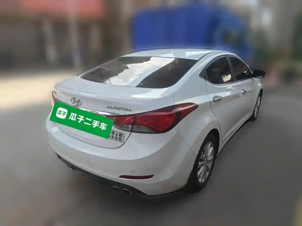 Hyundai Elantra 2016 1.6L Automatic Premium Edition — миниатюра 5