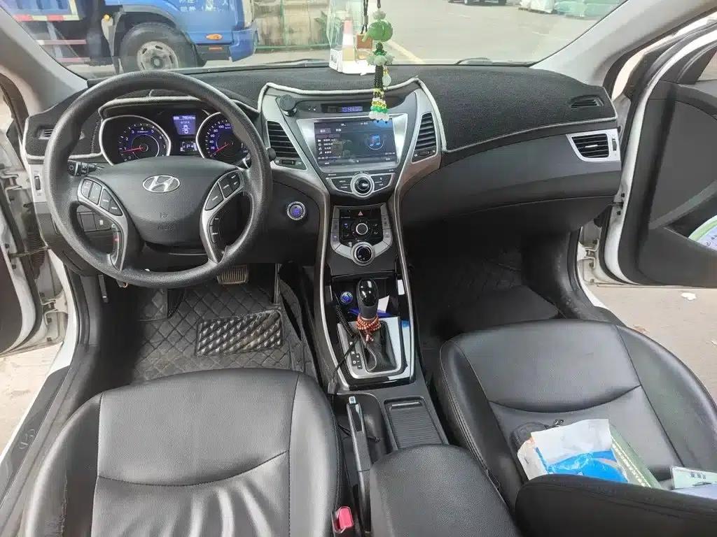 Hyundai Elantra 2016 1.6L Automatic Premium Edition — миниатюра 6