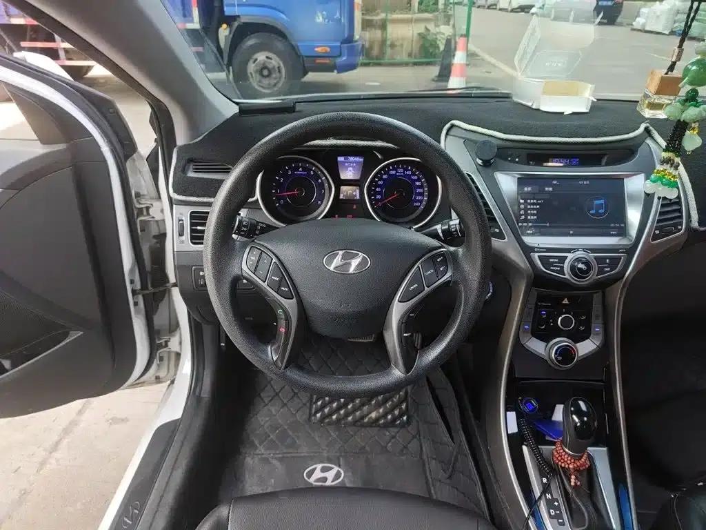 Hyundai Elantra 2016 1.6L Automatic Premium Edition — миниатюра 7