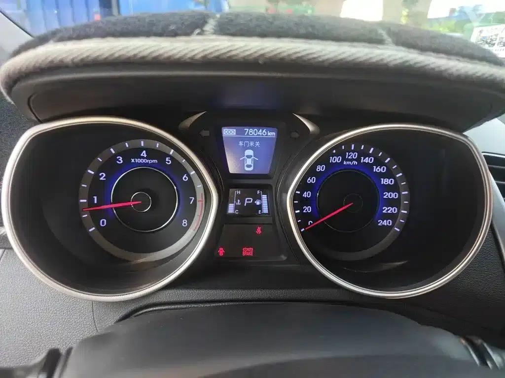 Hyundai Elantra 2016 1.6L Automatic Premium Edition — миниатюра 8