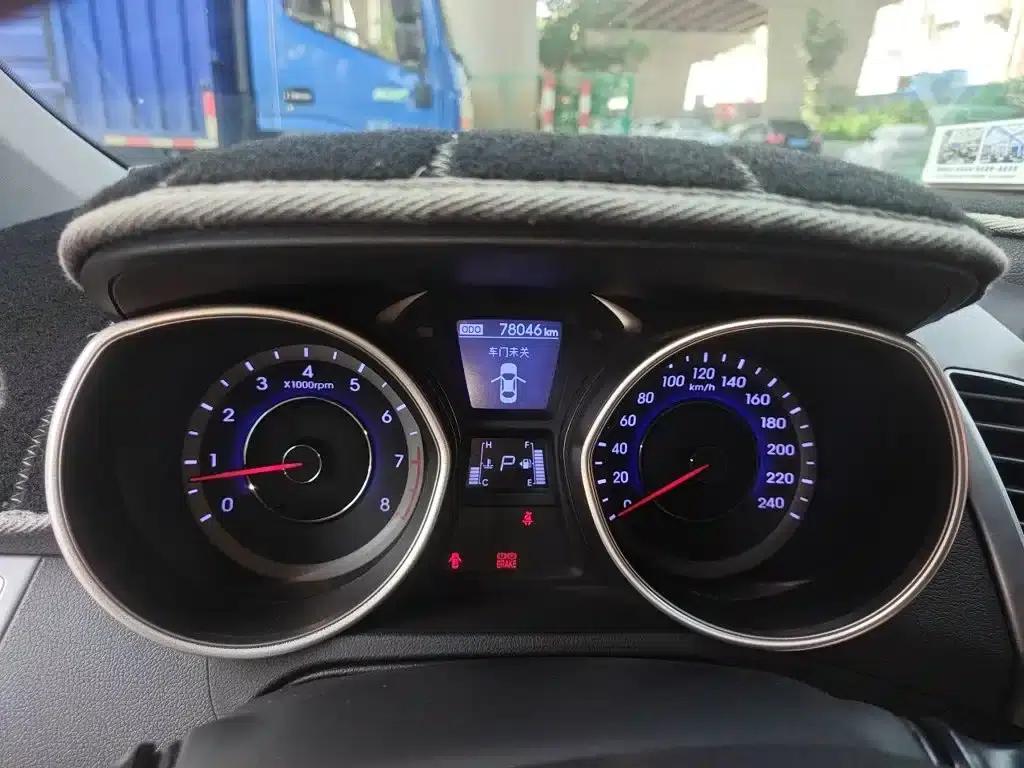 Hyundai Elantra 2016 1.6L Automatic Premium Edition — миниатюра 9