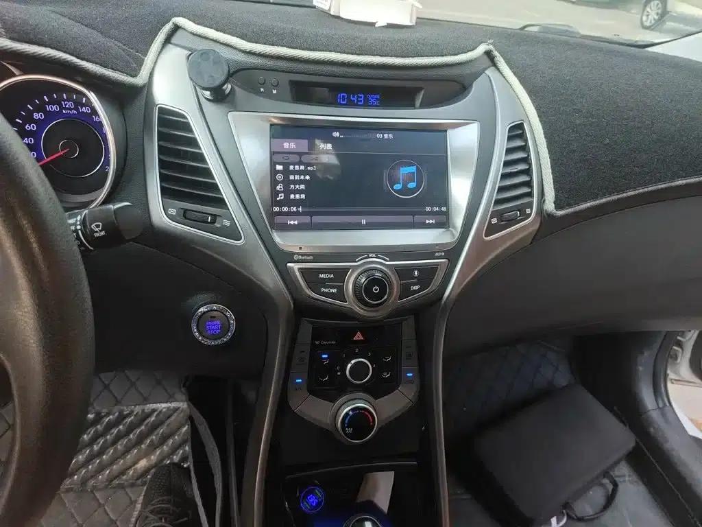 Hyundai Elantra 2016 1.6L Automatic Premium Edition — миниатюра 10