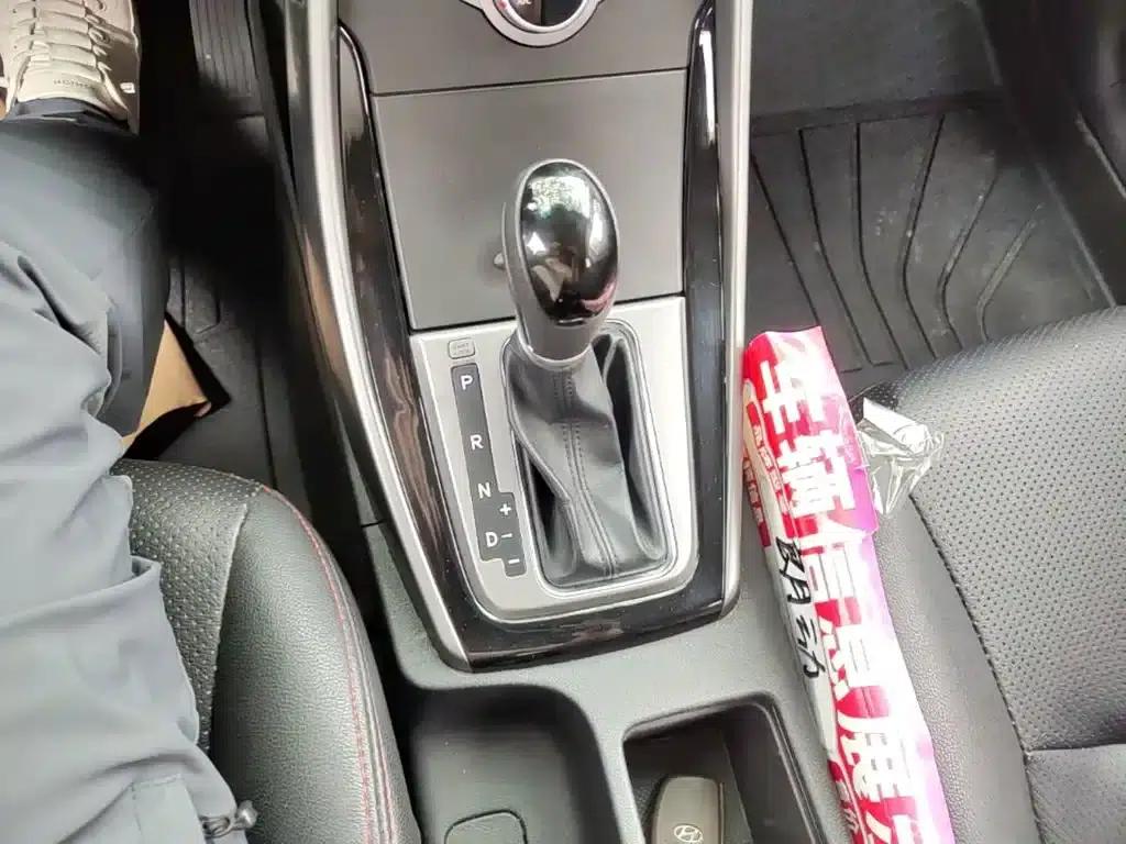 Hyundai Elantra 2015 1.6L Automatic Leading Edition — миниатюра 14
