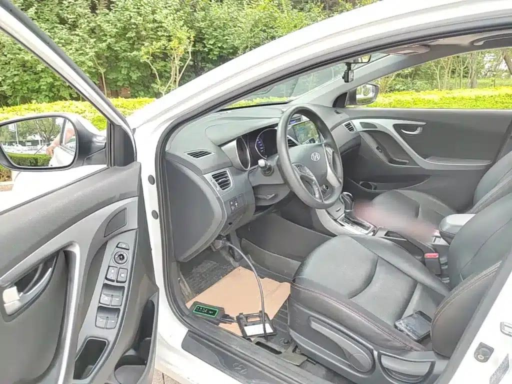 Hyundai Elantra 2015 1.6L Automatic Leading Edition — миниатюра 16