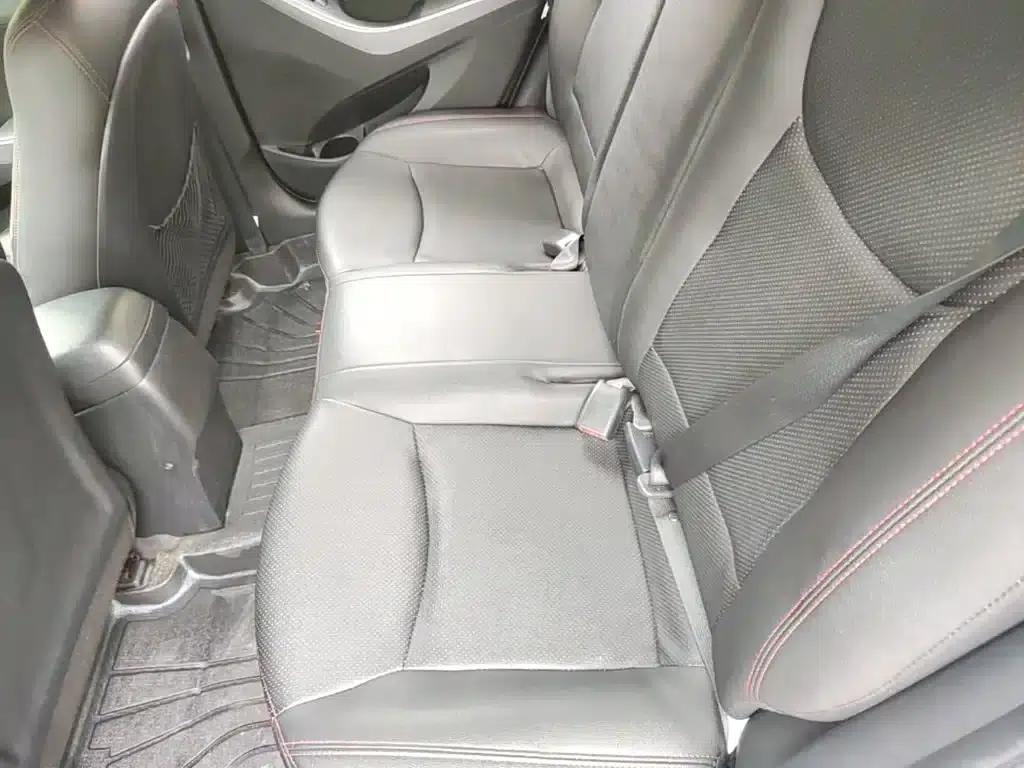 Hyundai Elantra 2015 1.6L Automatic Leading Edition — миниатюра 17