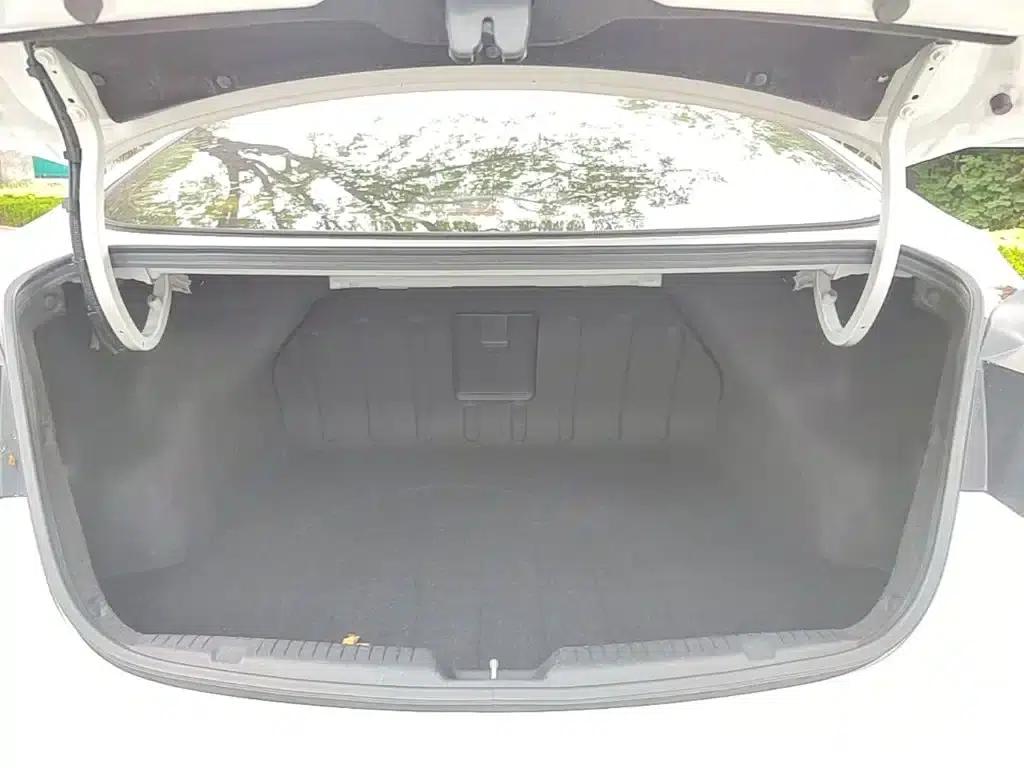 Hyundai Elantra 2015 1.6L Automatic Leading Edition — миниатюра 19