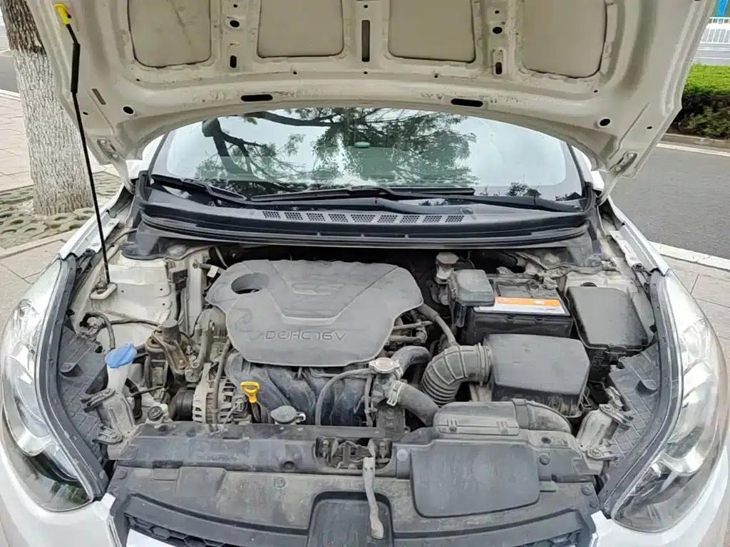 Hyundai Elantra 2015 1.6L Automatic Leading Edition — миниатюра 20
