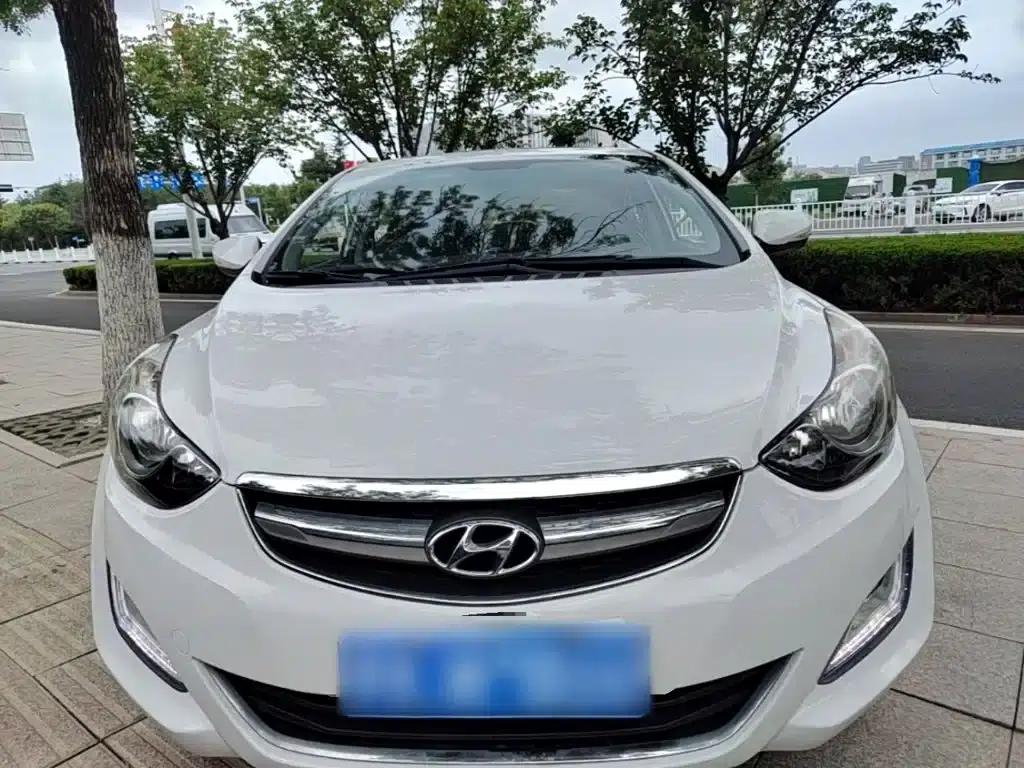 Hyundai Elantra 2015 1.6L Automatic Leading Edition — миниатюра 3