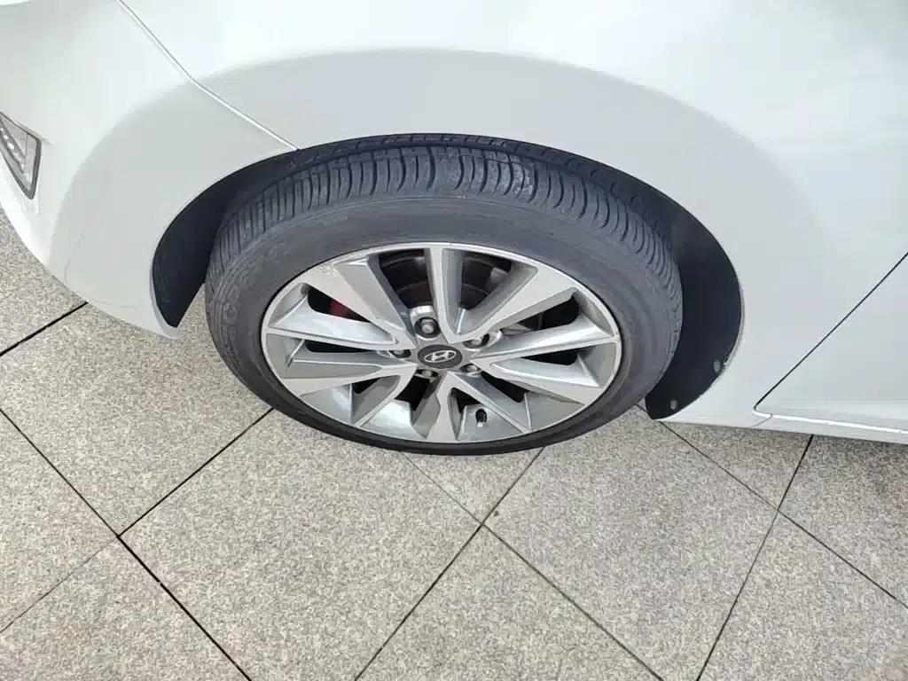 Hyundai Elantra 2015 1.6L Automatic Leading Edition — миниатюра 23