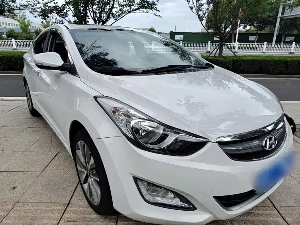 Hyundai Elantra 2015 1.6L Automatic Leading Edition — миниатюра 4