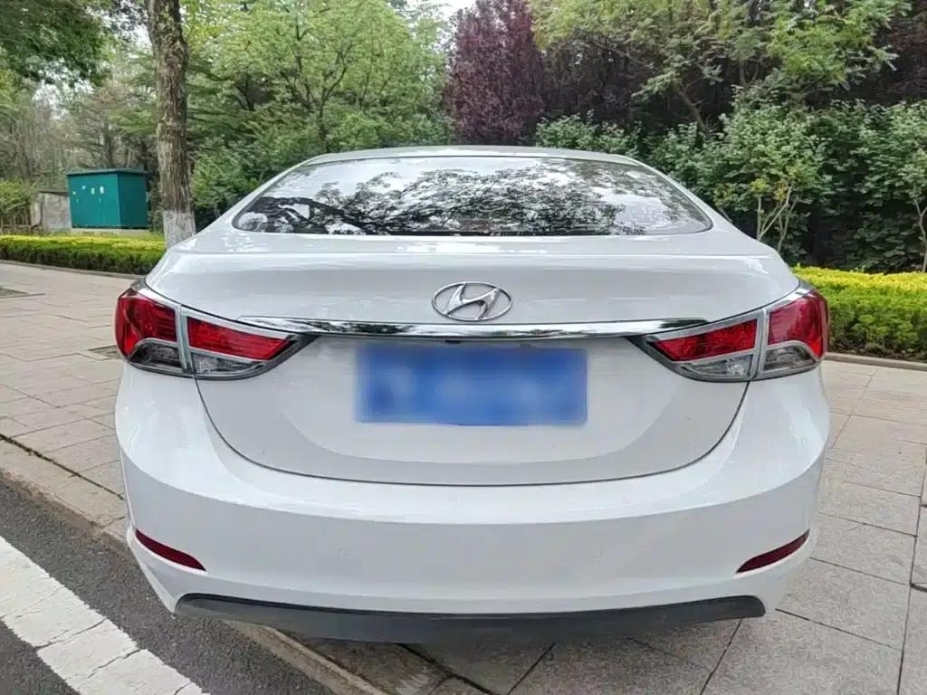 Hyundai Elantra 2015 1.6L Automatic Leading Edition — миниатюра 6