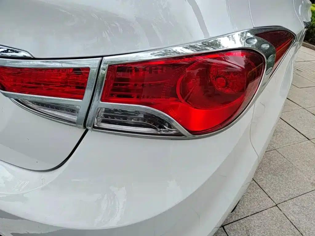 Hyundai Elantra 2015 1.6L Automatic Leading Edition — миниатюра 8