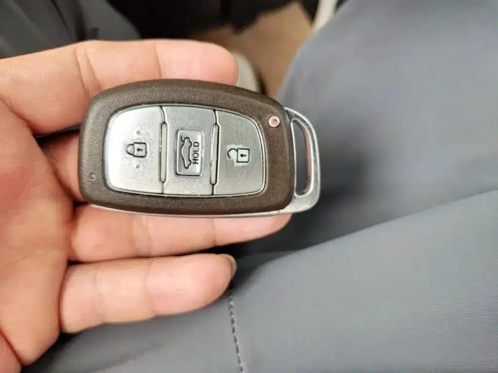 Hyundai Elantra 2015 1.6L Automatic Leading Edition — миниатюра 9