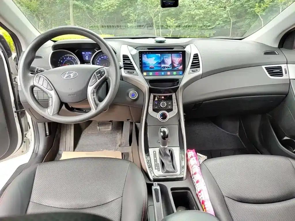 Hyundai Elantra 2015 1.6L Automatic Leading Edition — миниатюра 10