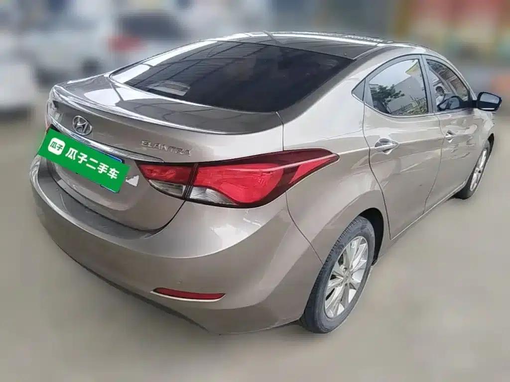 Hyundai Elantra 2016 1.6L Automatic Premium Edition — миниатюра 12
