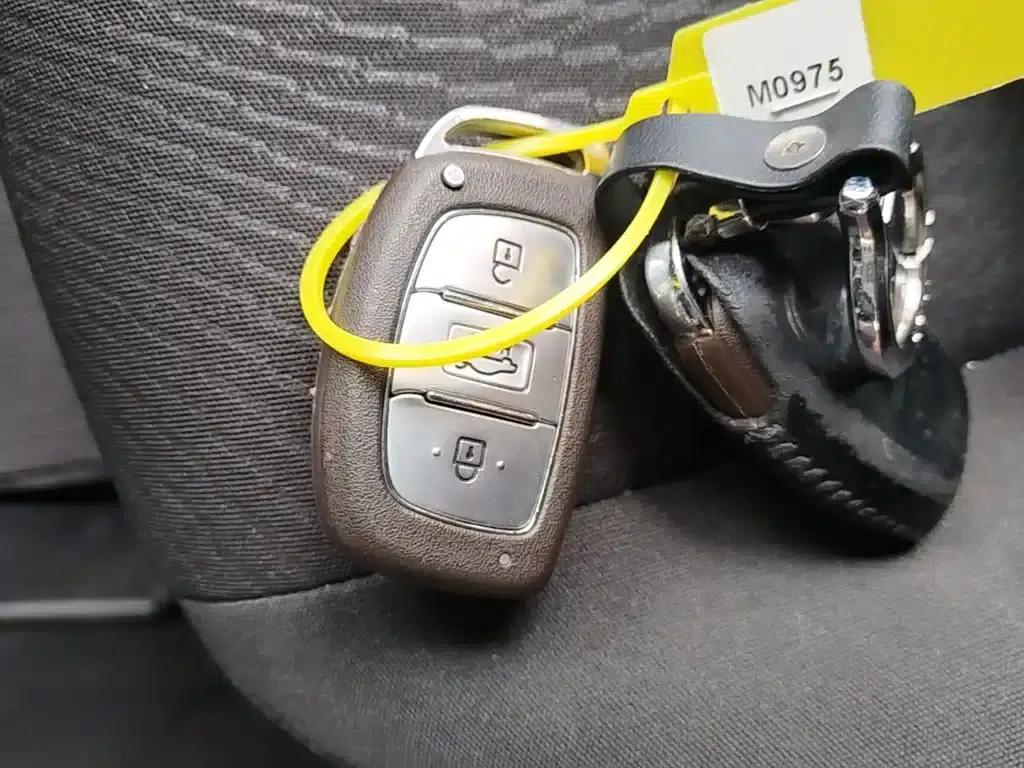 Hyundai Elantra 2016 1.6L Automatic Premium Edition — миниатюра 15