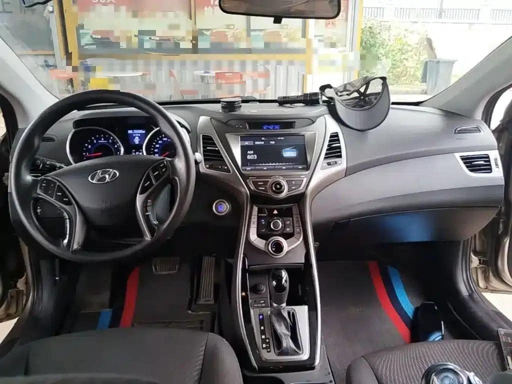 Hyundai Elantra 2016 1.6L Automatic Premium Edition — миниатюра 16