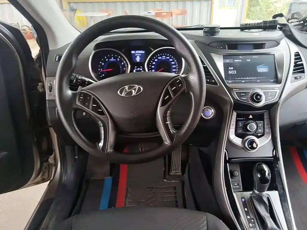 Hyundai Elantra 2016 1.6L Automatic Premium Edition — миниатюра 17