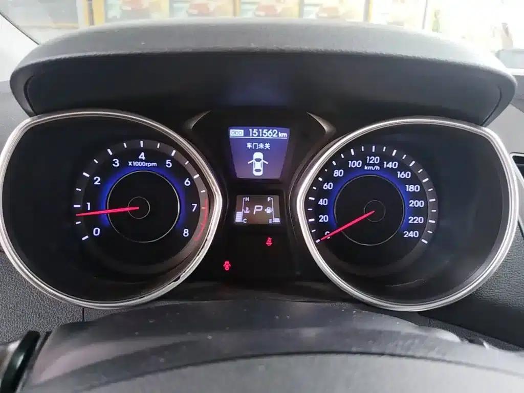 Hyundai Elantra 2016 1.6L Automatic Premium Edition — миниатюра 18