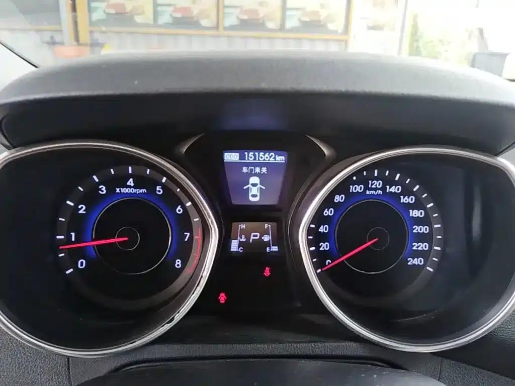Hyundai Elantra 2016 1.6L Automatic Premium Edition — миниатюра 19