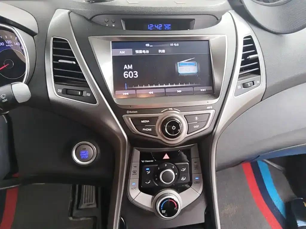 Hyundai Elantra 2016 1.6L Automatic Premium Edition — миниатюра 20