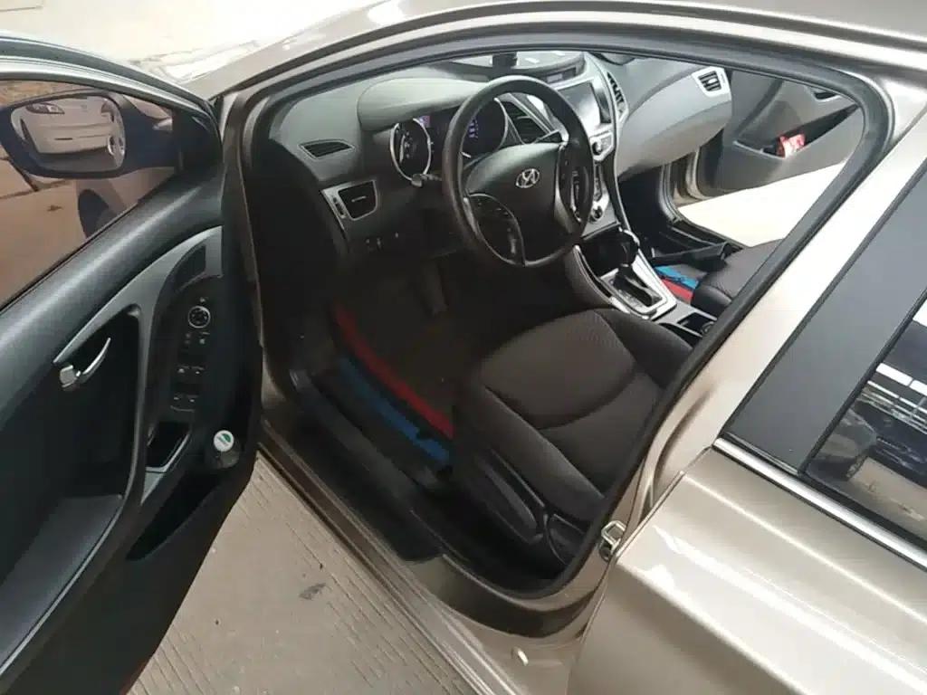 Hyundai Elantra 2016 1.6L Automatic Premium Edition — миниатюра 23