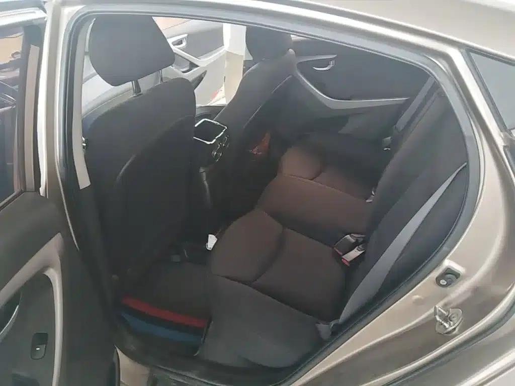 Hyundai Elantra 2016 1.6L Automatic Premium Edition — миниатюра 24