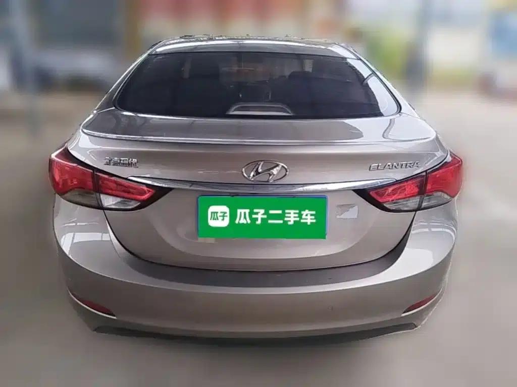 Hyundai Elantra 2016 1.6L Automatic Premium Edition — миниатюра 10