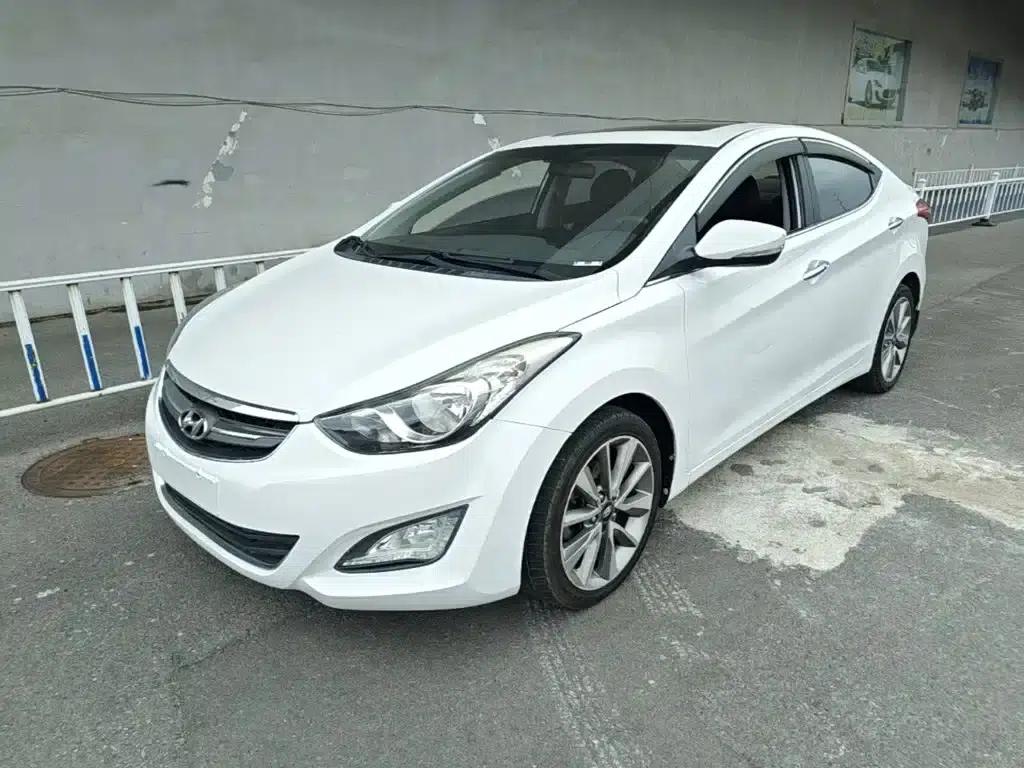 Hyundai Elantra 2015 1.6L Automatic Premium Edition — миниатюра 1