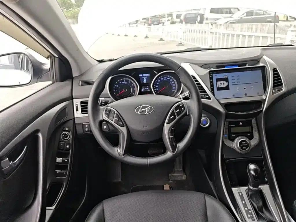 Hyundai Elantra 2015 1.6L Automatic Premium Edition — миниатюра 11